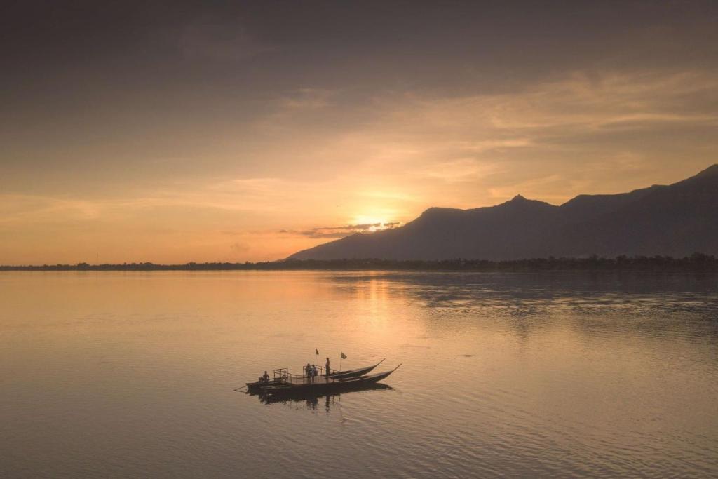 SOUTHERN LAOS & 4000 ISLANDS